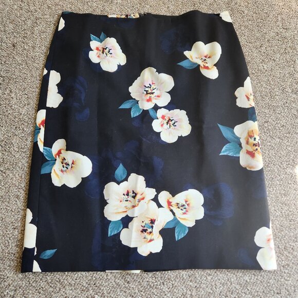 Lord & Taylor Floral Pencil Skirt – Size 12 - Picture 1 of 4
